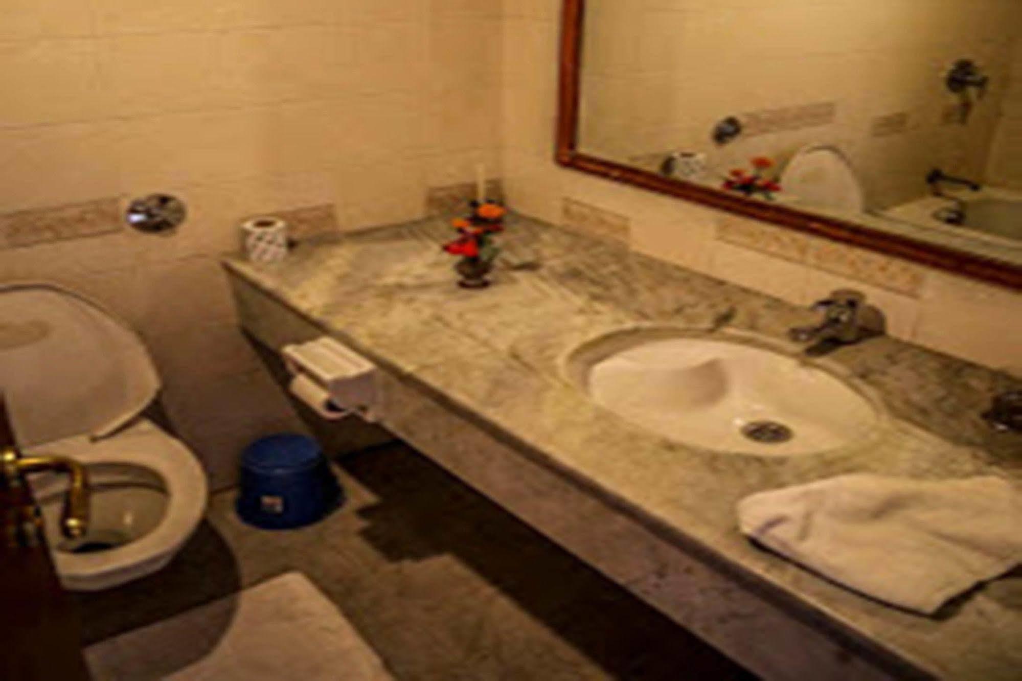 Hotel Lumbini Garden New Crystal Экстерьер фото