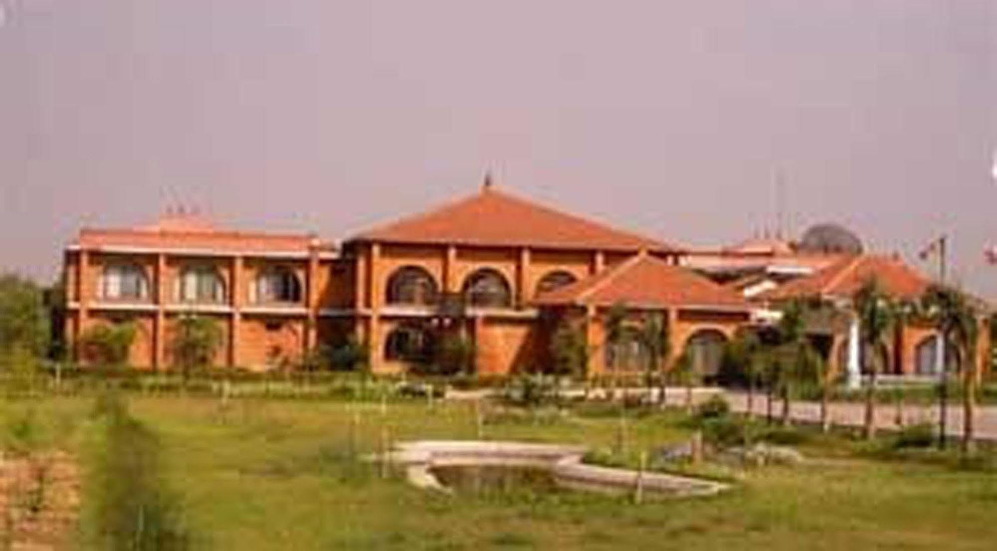 Hotel Lumbini Garden New Crystal Экстерьер фото